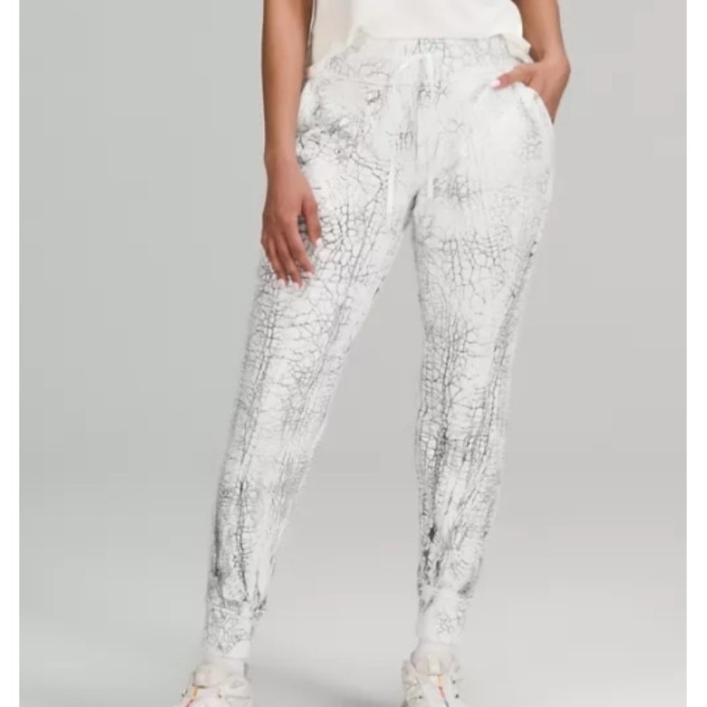 Lululemon Warm Down Jogger 7/8 Length Womens Sz 2 White Black Thread Dye Scuba